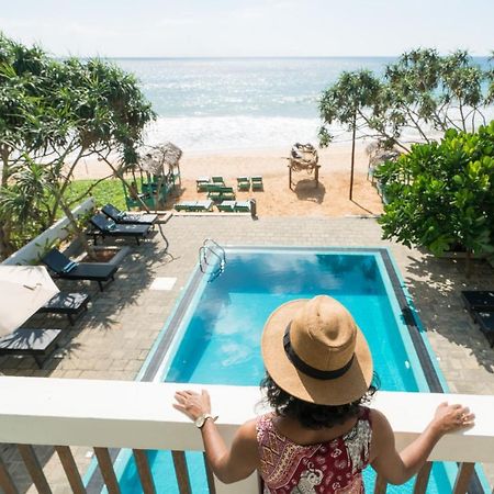 At Ease Beach Hotel Hikkaduwa Buitenkant foto