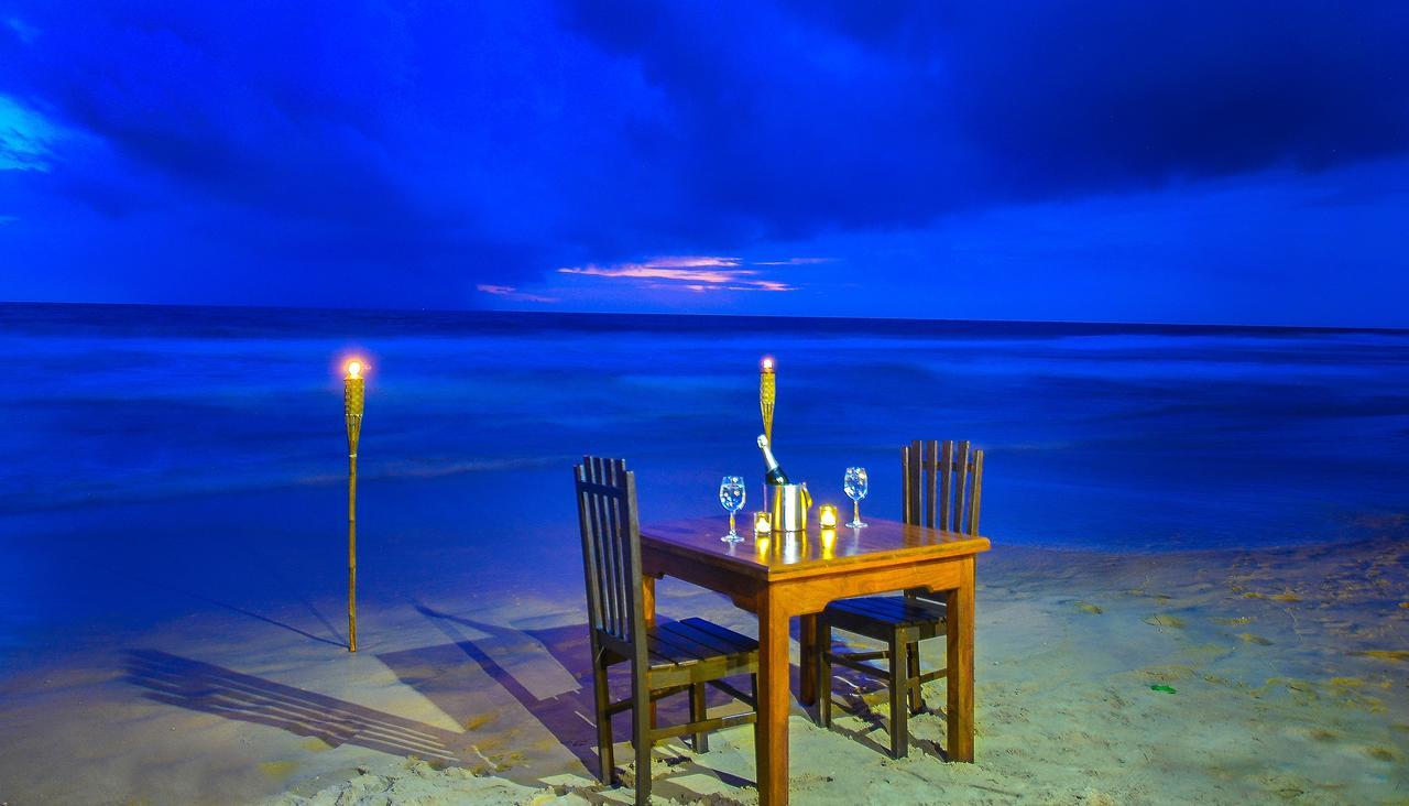 At Ease Beach Hotel Hikkaduwa Buitenkant foto