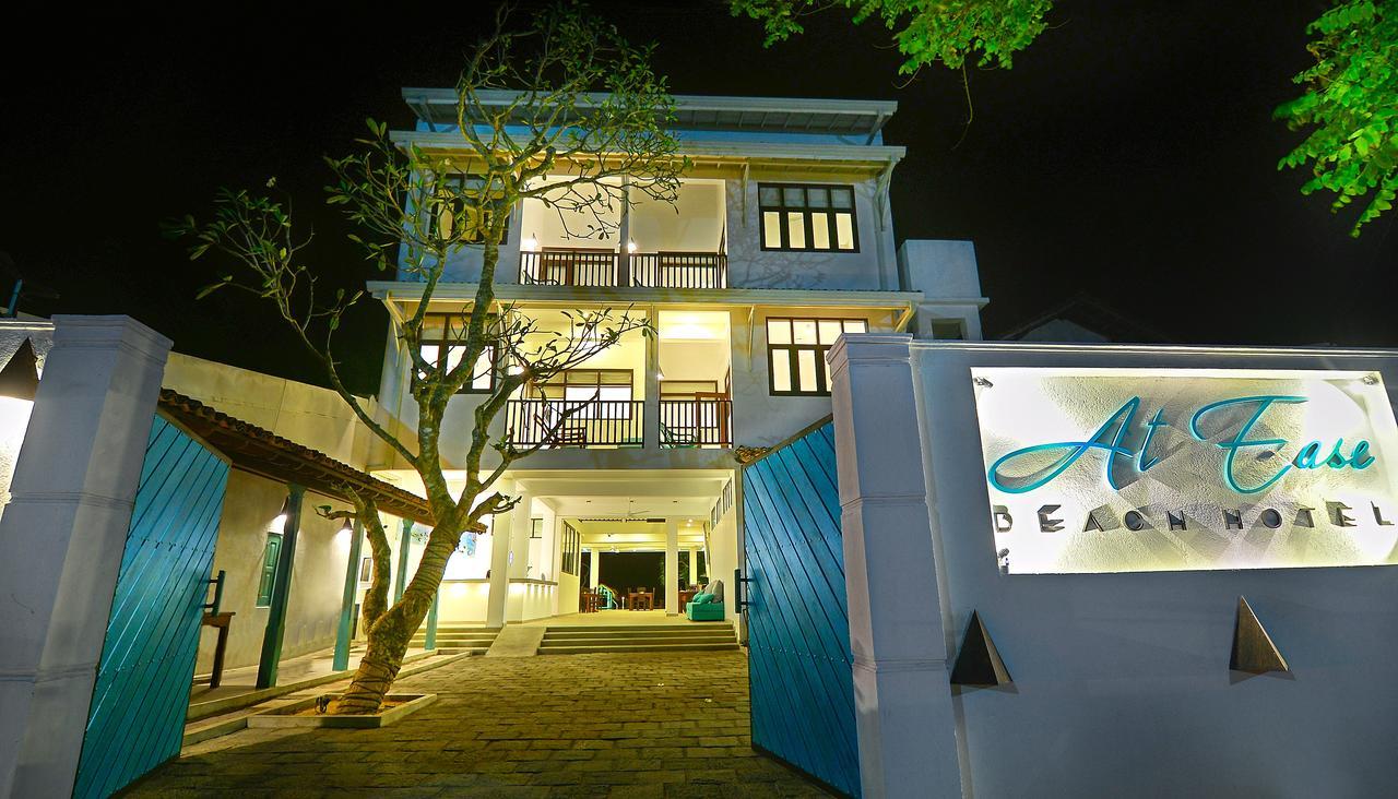 At Ease Beach Hotel Hikkaduwa Buitenkant foto
