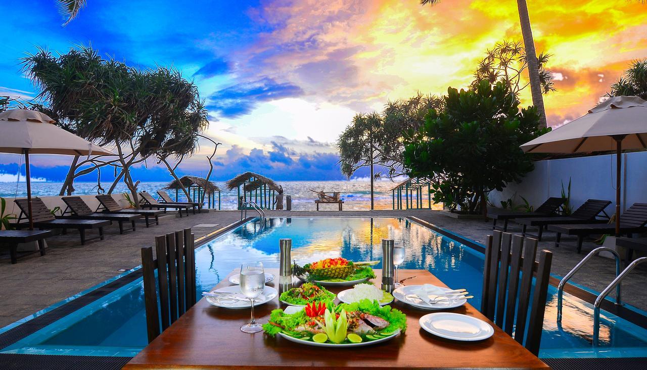 At Ease Beach Hotel Hikkaduwa Buitenkant foto