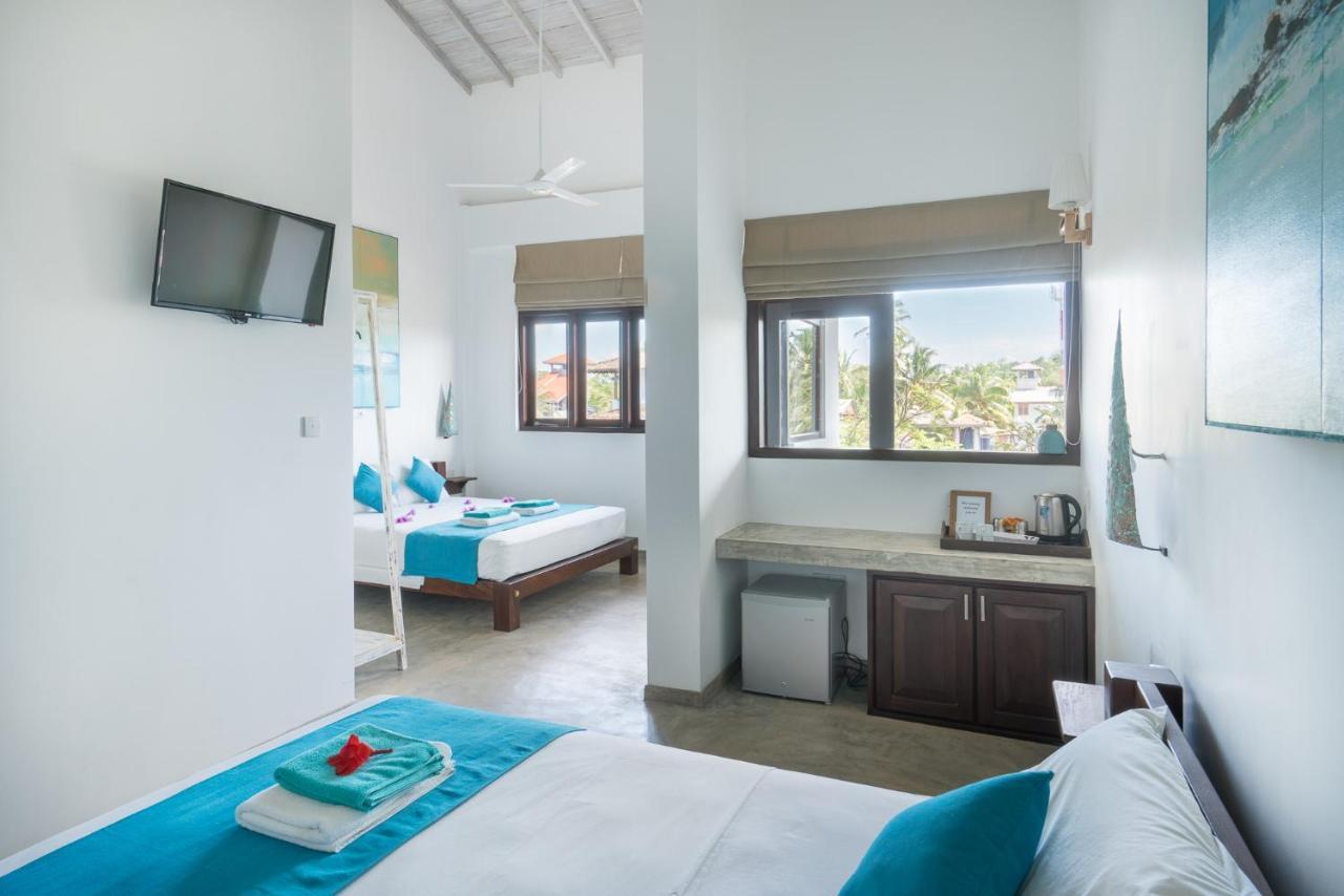 At Ease Beach Hotel Hikkaduwa Buitenkant foto