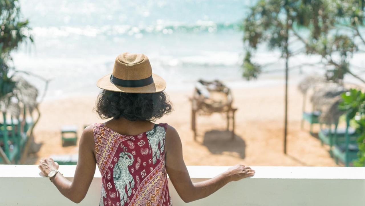 At Ease Beach Hotel Hikkaduwa Buitenkant foto